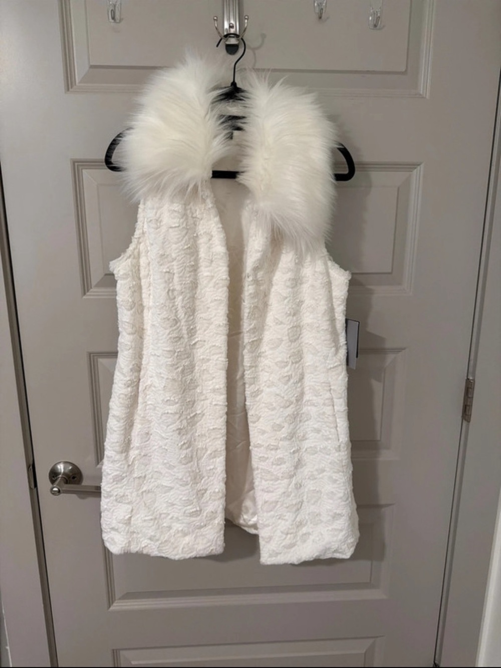 NWT Marc New York, Andrew Marc Cream Faux Fur Statement Collar Vest Medium